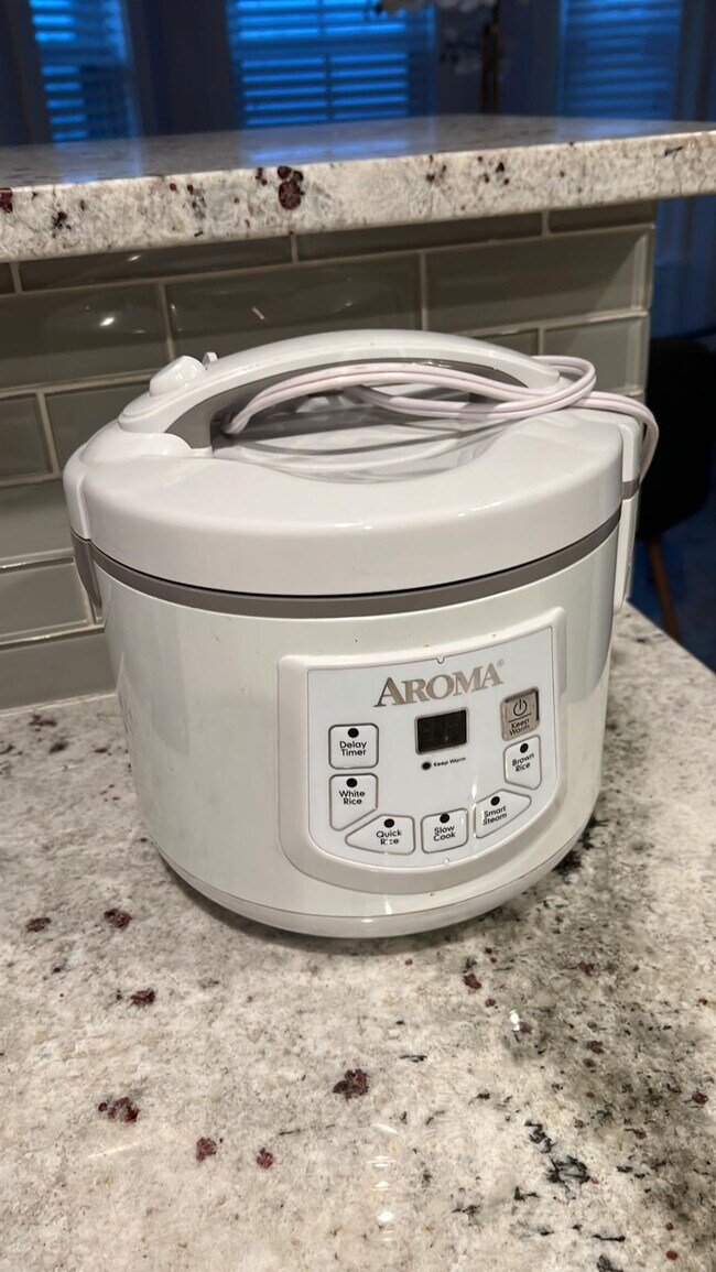 Building Photo - 810 Broadway-SI ID1511377P