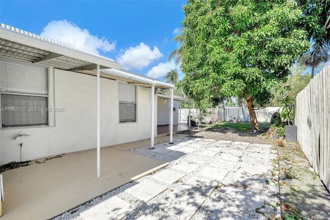 Building Photo - 2419 Coolidge St