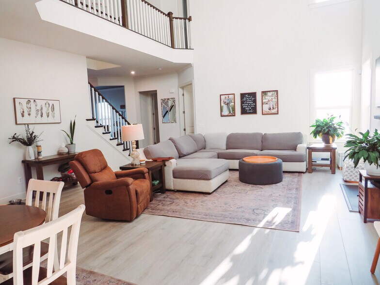 Building Photo - 24353 White Elm Pl