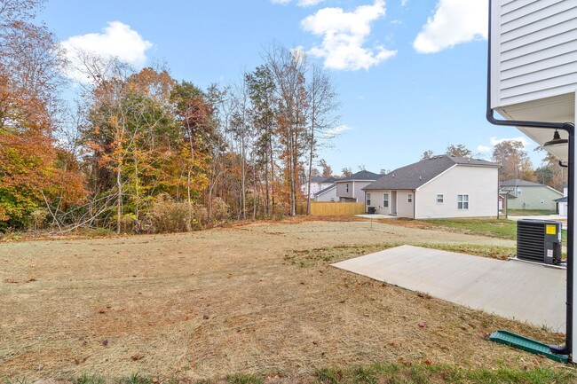 Building Photo - Welcome Home this Beautiful Home Old Woodl...