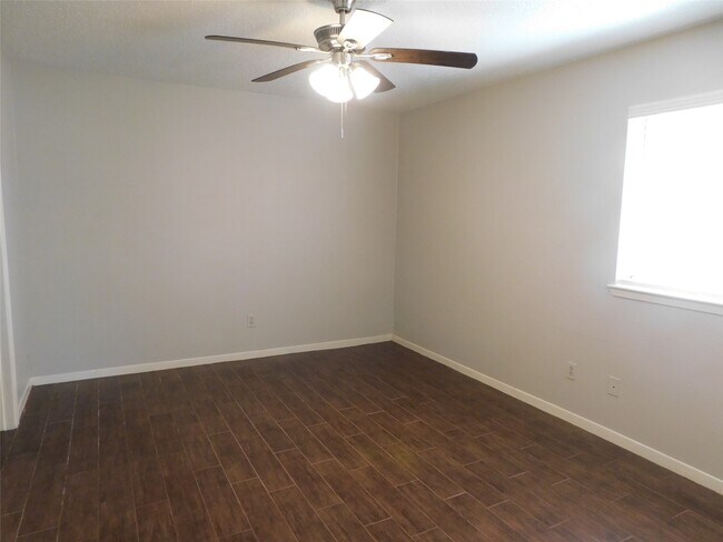 Building Photo - 4403 Alamo Ave