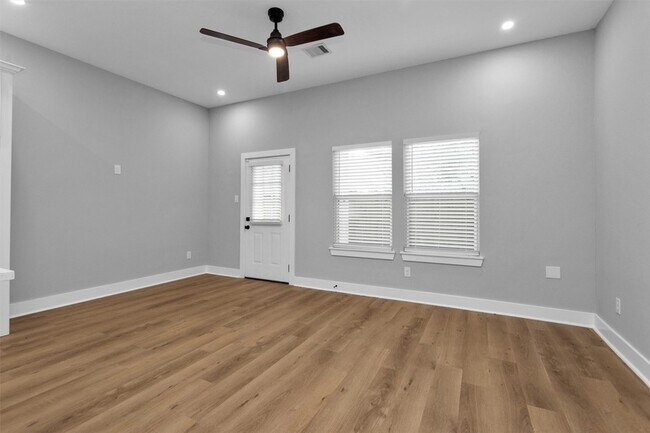 Building Photo - 6918 Dumble St