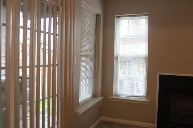 Building Photo - Beautiful 3-Level Townhouse with Finished Basement & Garage