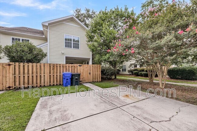 Building Photo - 2932 Sugarberry Ln