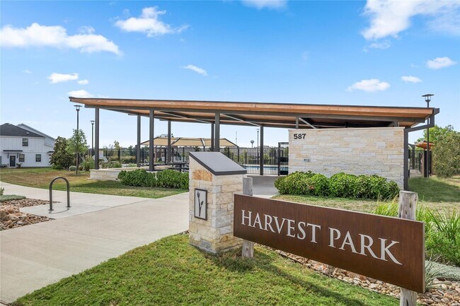 Building Photo - 125 Threshing Rd