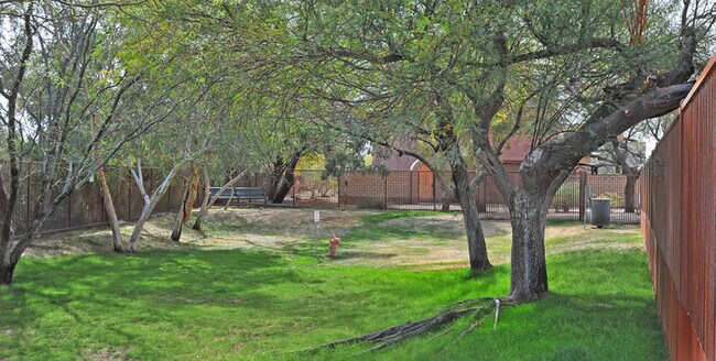 Building Photo - 381 E Calderwood Rd