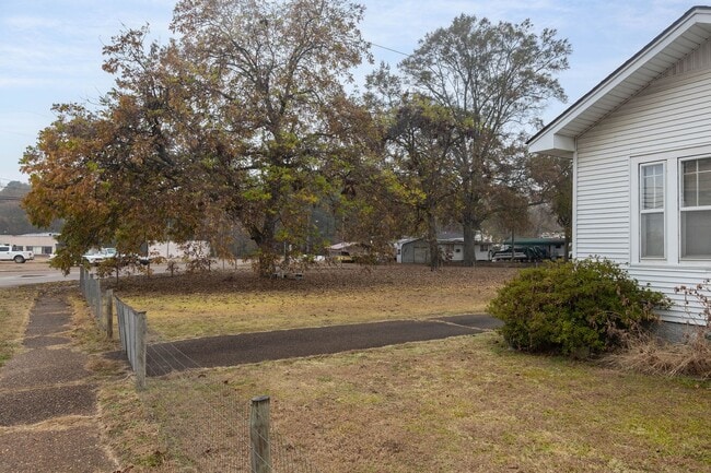 Building Photo - 108 Blount St