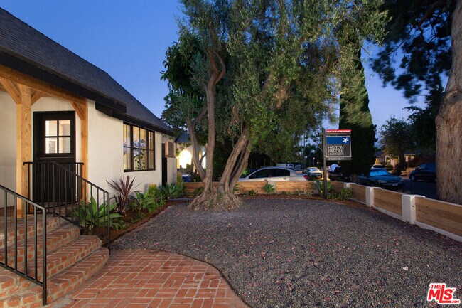 Building Photo - 4134 Kenyon Ave