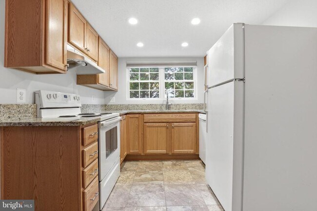 Building Photo - 119 Fort Evans Rd SE