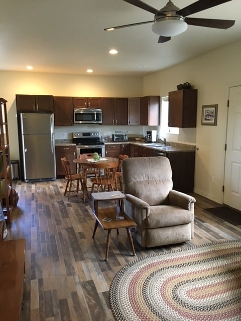 Building Photo - Cabin Style Home - Fully Furnished includes utilities