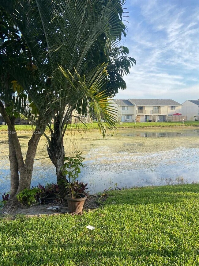 Building Photo - 4601 Pier Dr