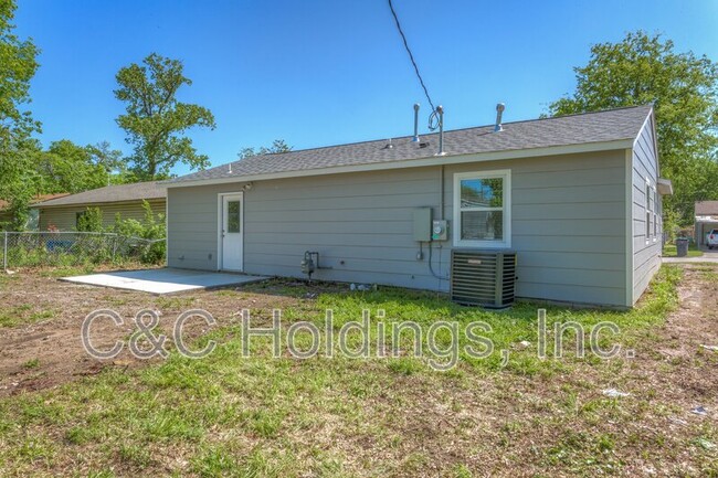 Building Photo - 104 S 195th E Ave