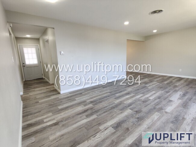 Building Photo - 3BR/2BA RENOVATED HOME w/ BEAUTIFUL VIEW, ...