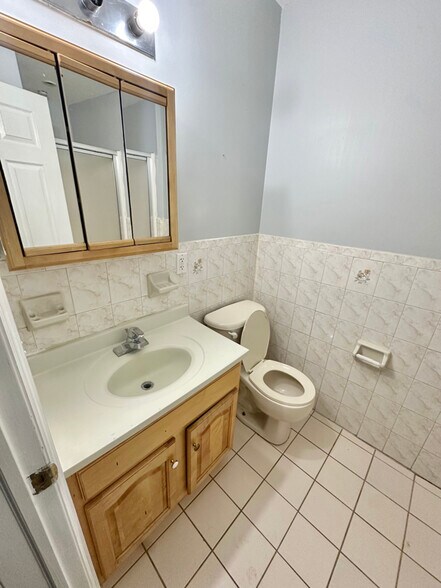 Building Photo - 347 Ridgewood Ave