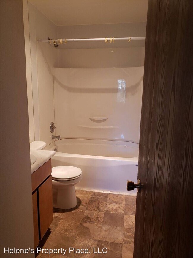 Building Photo - 145-155 NW Larry St