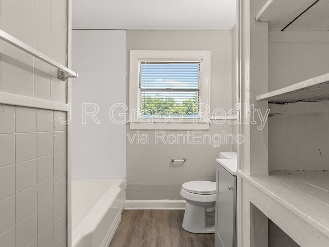 Building Photo - 1801 Reuter Ave