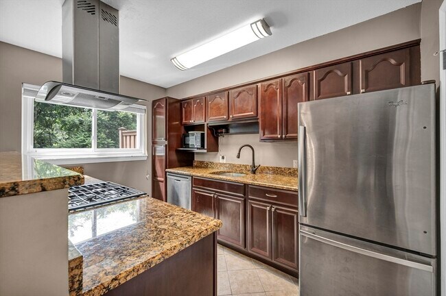Building Photo - 25 Yorktown Dr