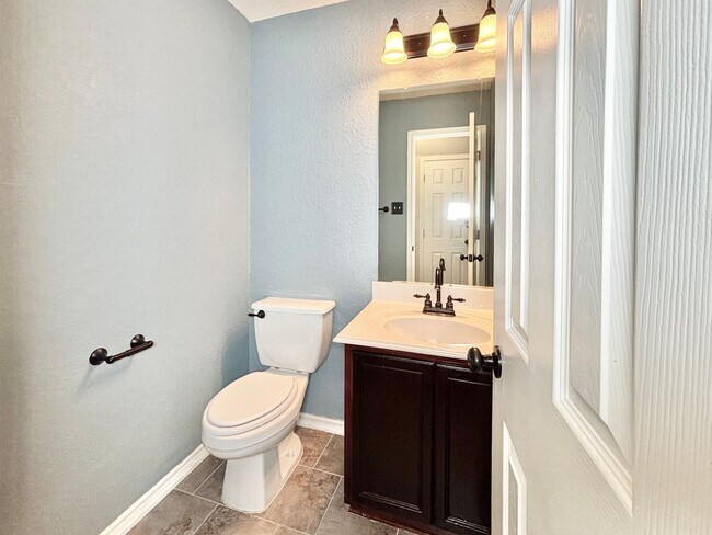 Building Photo - Beautiful 4 Bedroom Home in Inwood Place!