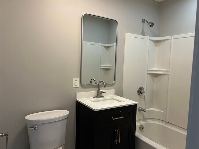 Building Photo - 18 Ashcroft St