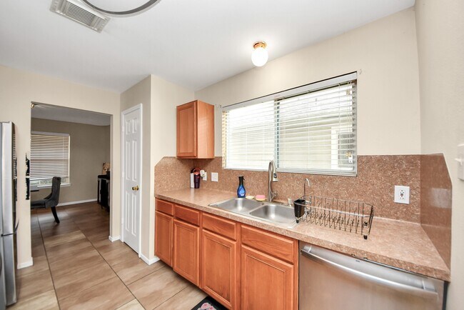 Building Photo - 20626 Sycamore Crest Ln