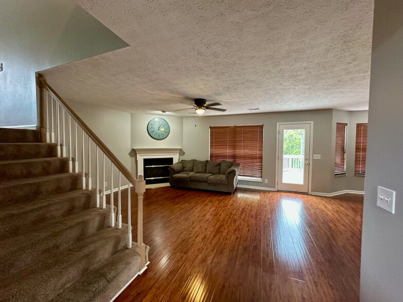 Building Photo - 142 Braxton Park Ln