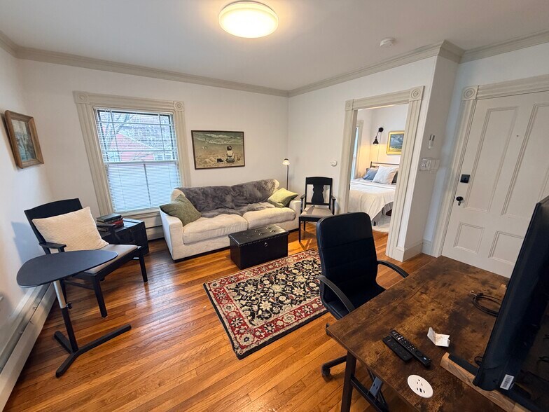 Building Photo - 25 Meacham St