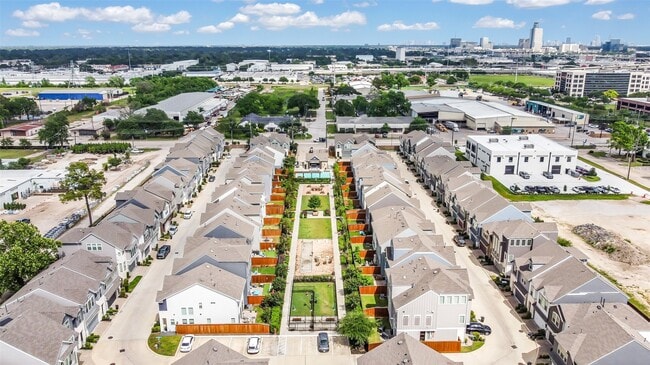 Building Photo - 10964 Swang Link Dr