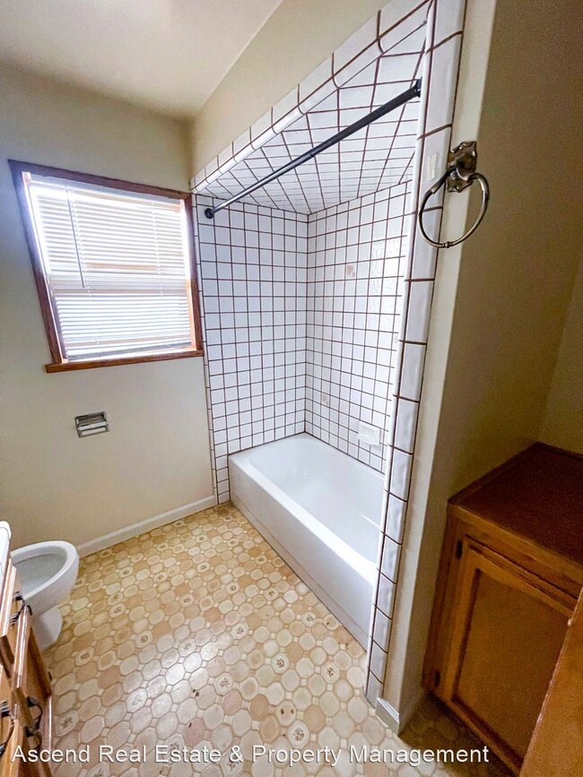 Building Photo - 4 br, 2 bath House - 3204 Suncrest Drive