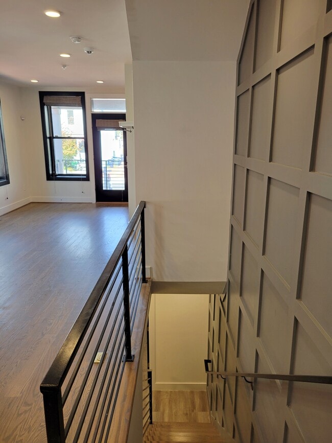 Building Photo - 724 Taylor St NW