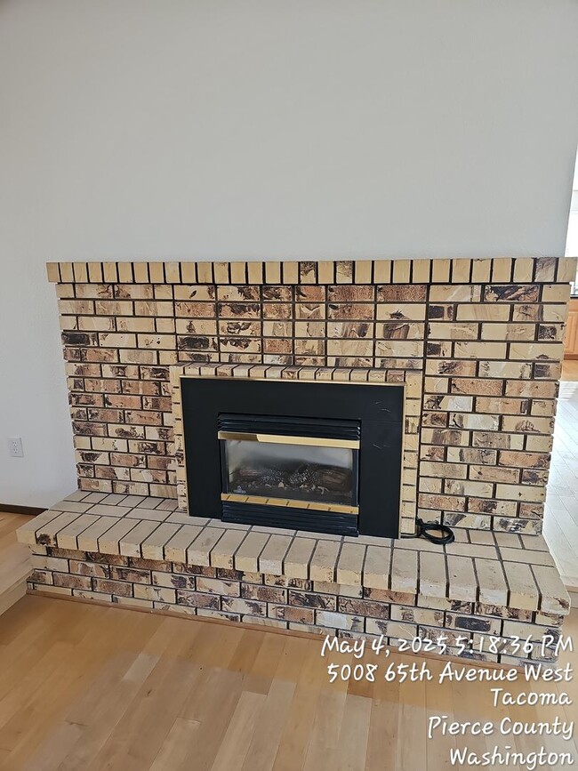 Building Photo - University Place Custom Rambler home for R...