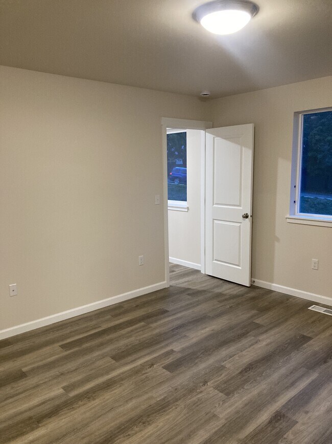 Building Photo - 1812 S 250th St