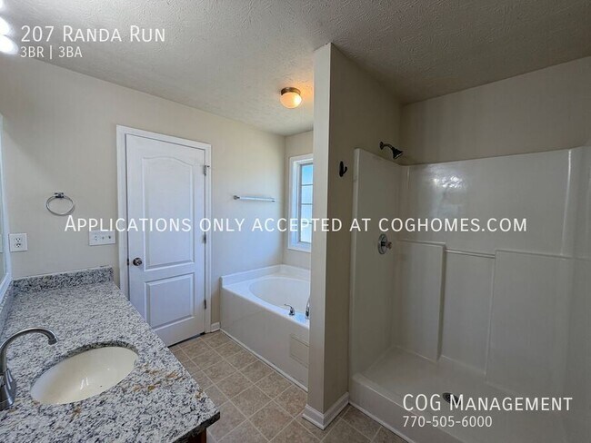 Building Photo - 207 Randa Run