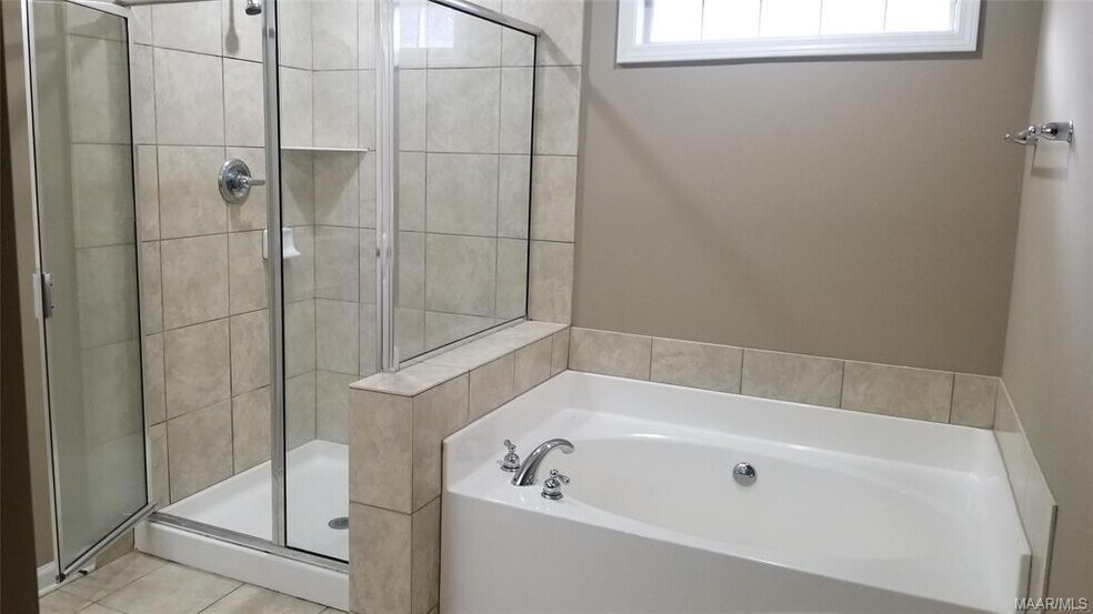 Building Photo - 9001 Saw Tooth Loop