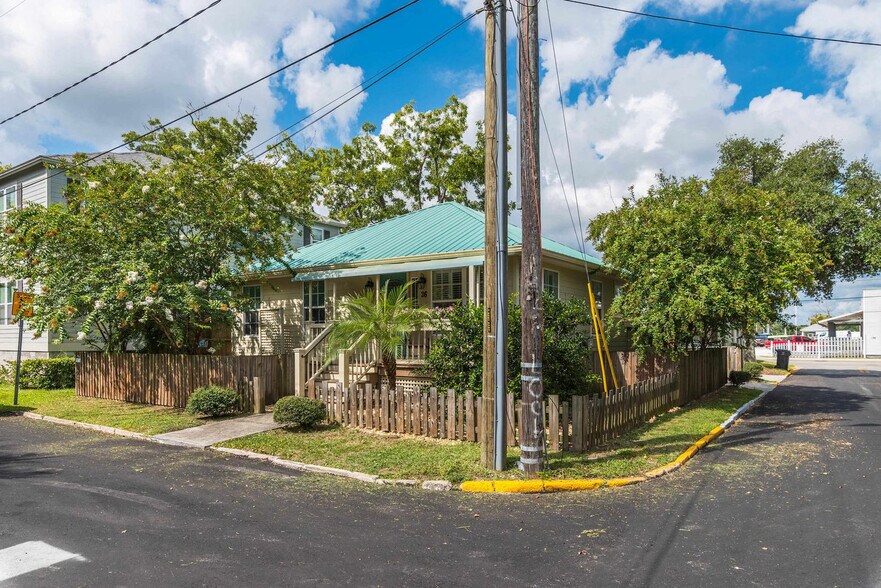 Building Photo - 36 Weeden St