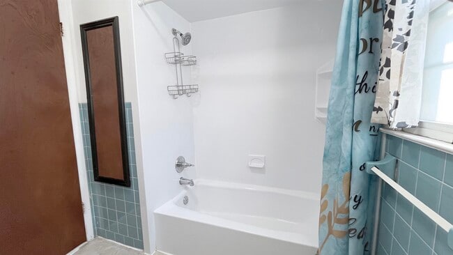 Building Photo - 421 Manila Ave