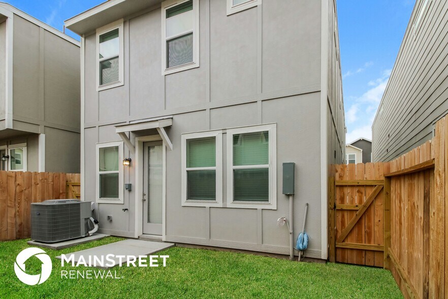 Building Photo - 9813 Falling Fern Ln