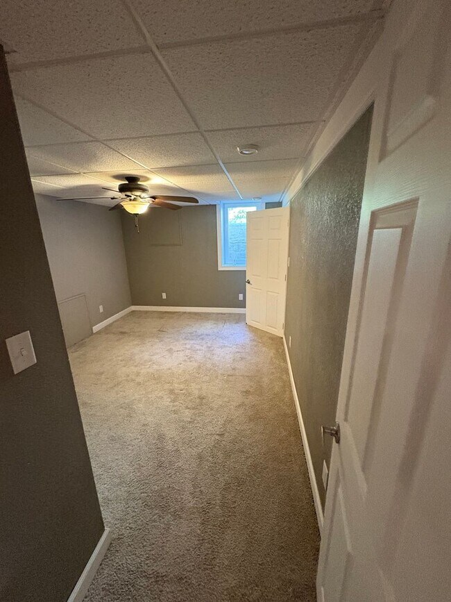 Building Photo - 3 bedroom 1 bathroom house for rent