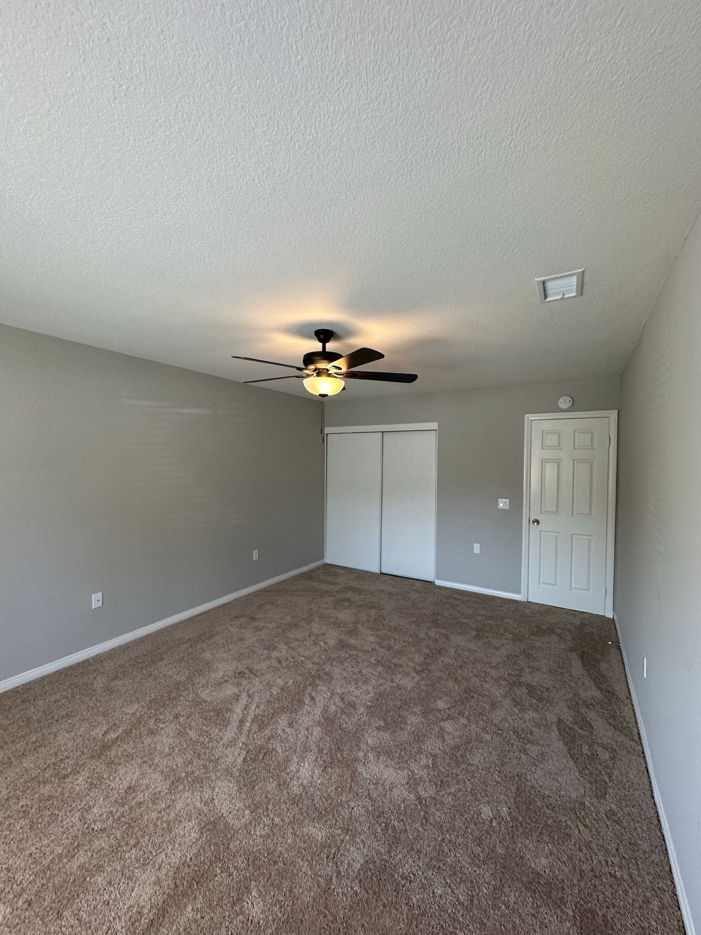 Building Photo - 9856 La Rosa Dr