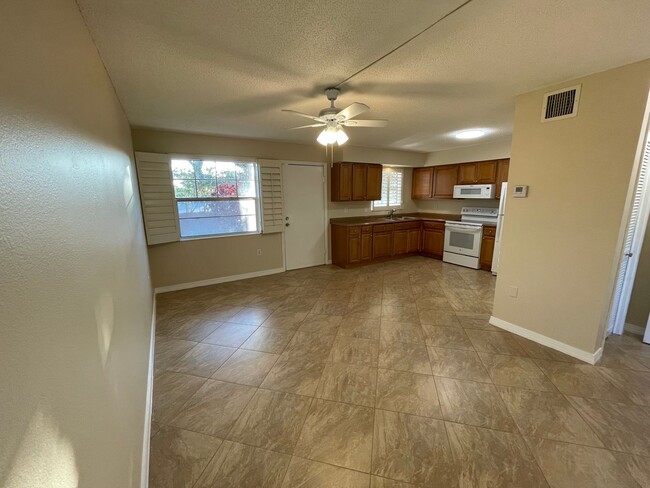 Building Photo - ANNUAL RENTAL - POINCIANA - 1 BED/1 BATH