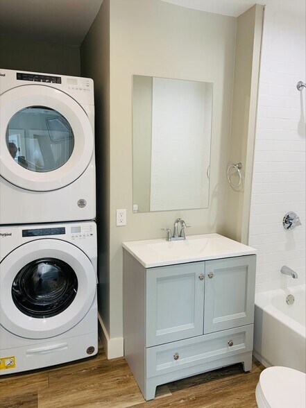 Building Photo - 2015 Quechee Main St