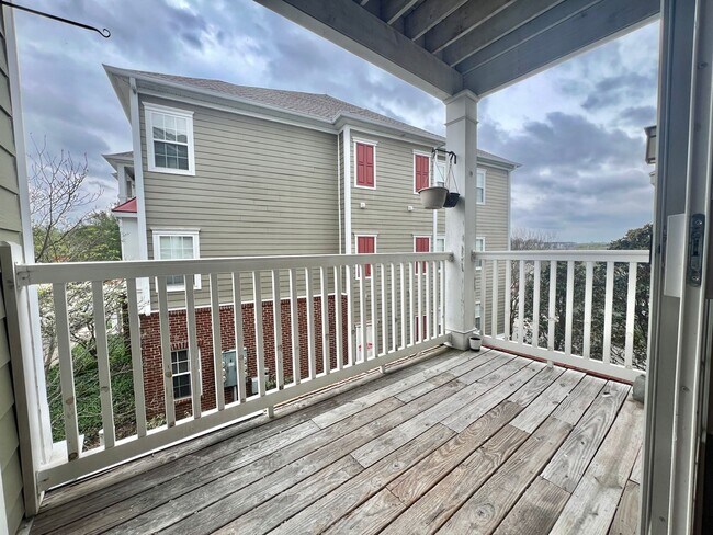 Building Photo - 2 Bedroom Condo in Lenox Village