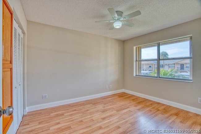 Building Photo - 3151 SE Aster Ln