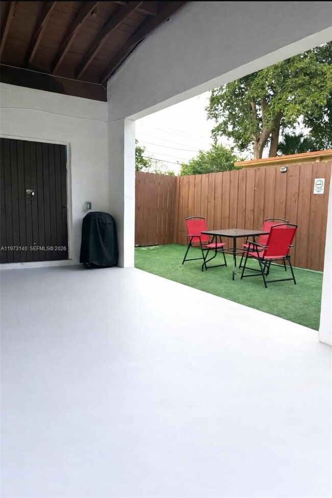 Building Photo - 133 SW 22nd Terrace