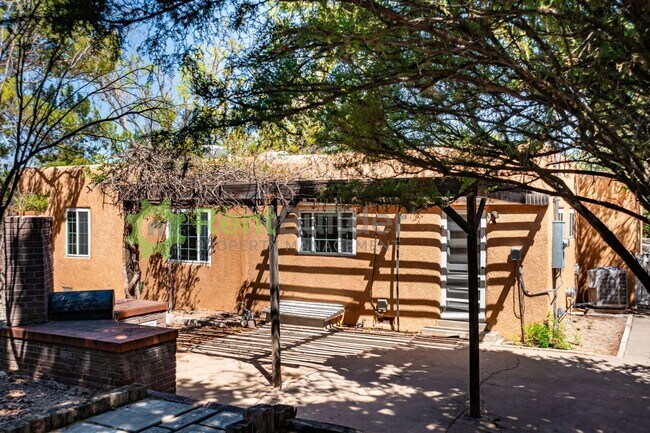 Building Photo - 3822 La Hacienda Dr NE