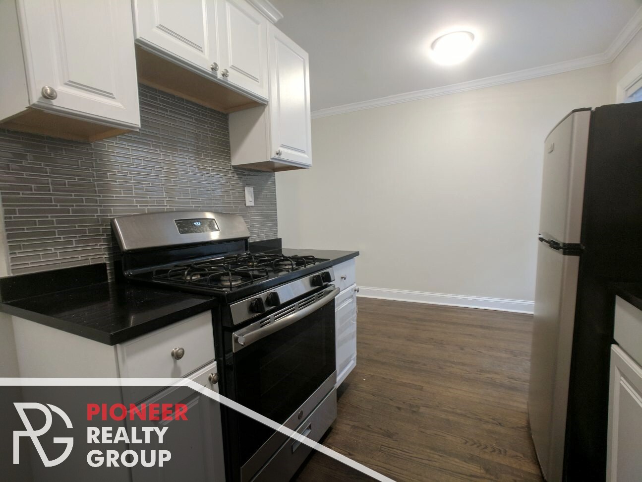 Building Photo - 3814 N Greenview Ave