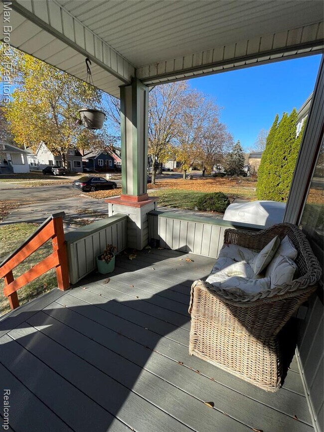 Building Photo - 808 Laprairie St