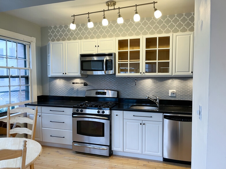 Building Photo - 644 Massachusetts Ave NE