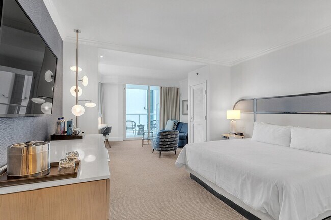 Building Photo - 4401 Collins Ave