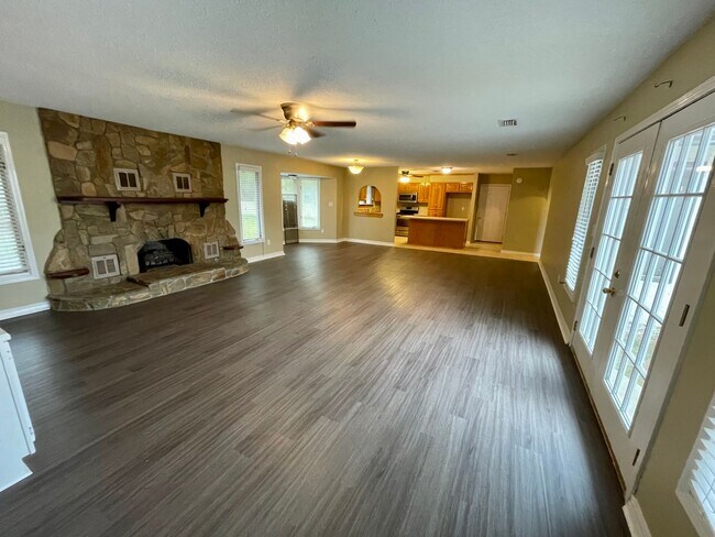 Building Photo - 6300 Creel Rd