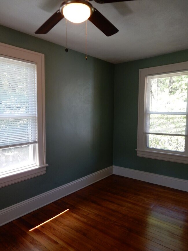 Building Photo - Grandin Court Foursquare convenient to SW ...